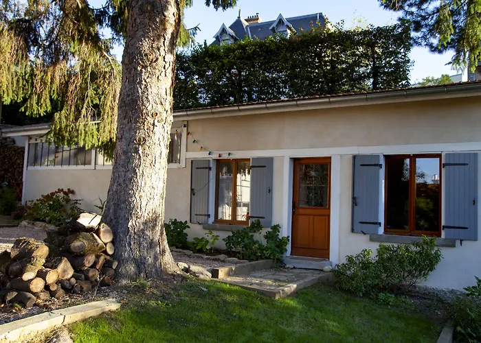 فندق مبيت وإفطار Lyonest D'hotes 4*